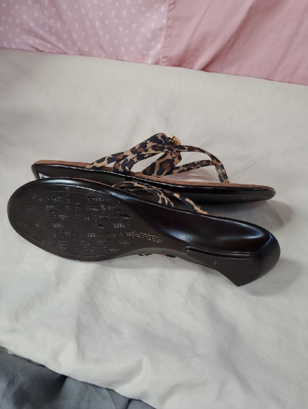 Womens Size Italian Shoemakers Leopard-Print Brown ThongSandals with GoldAccents - Picture 6 of 9